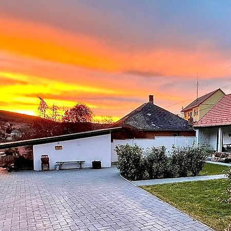 Ladislaus Schnaps-Haus Falusi Vendeghaz Csolnok Екстер'єр фото
