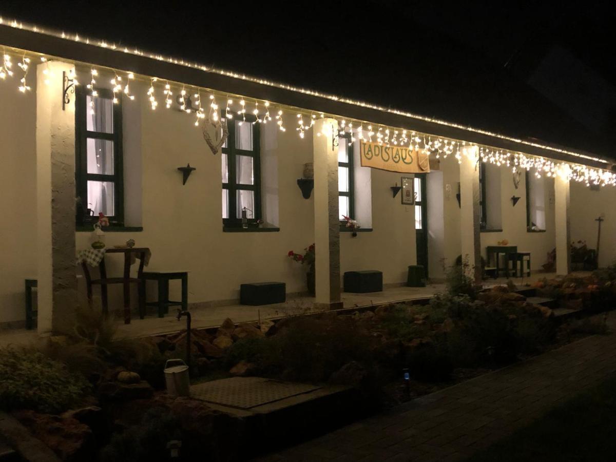 Ladislaus Schnaps-Haus Falusi Vendeghaz Csolnok Екстер'єр фото